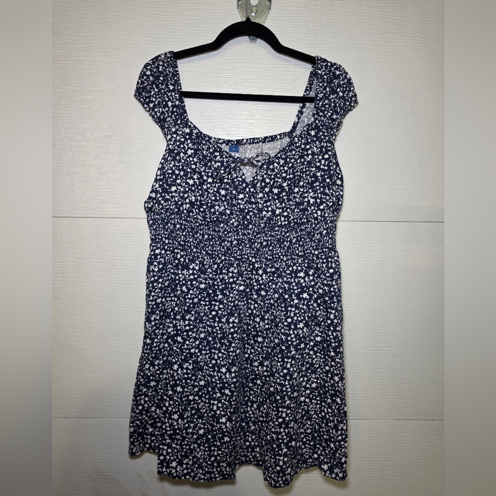 Old Navy Navy and White Floral Peasant Top
